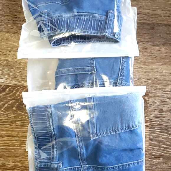 Ripped Denim Shorts Elastic Waist 💙🤍 - Picture 5 of 5